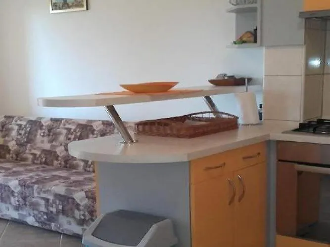 Apartments Smilje I Maslina - One Bedroom Apartment With Terrace 2 Gornji Karin