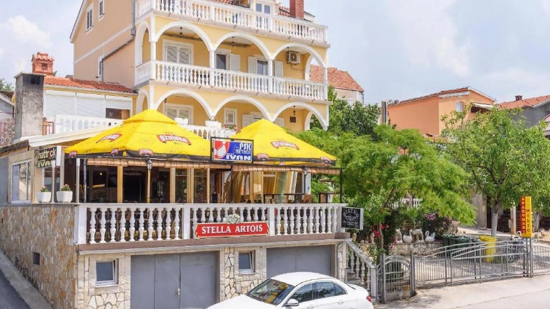 Apartments Smilje I Maslina - One Bedroom Apartment With Terrace 2 Gornji Karin