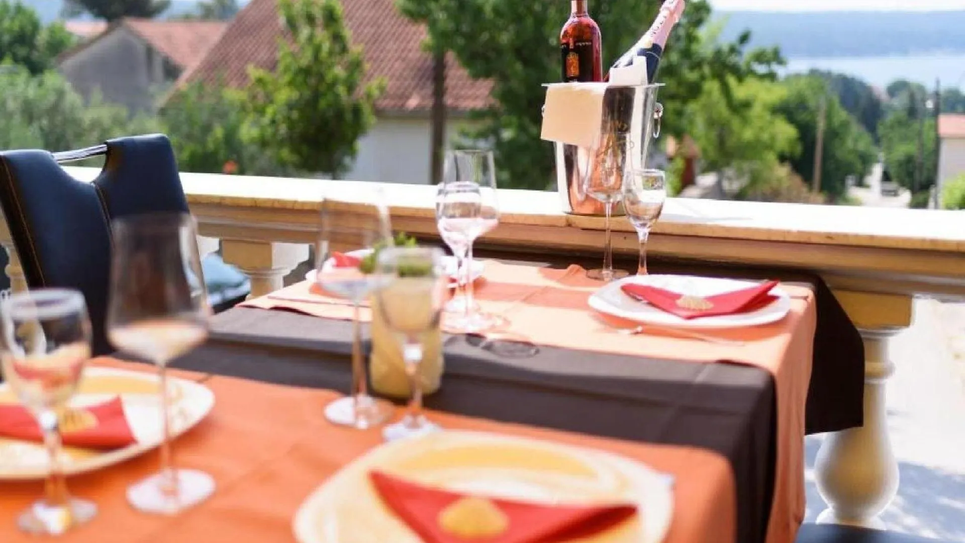 Apartments Smilje I Maslina - One Bedroom Apartment With Terrace 2 Gornji Karin