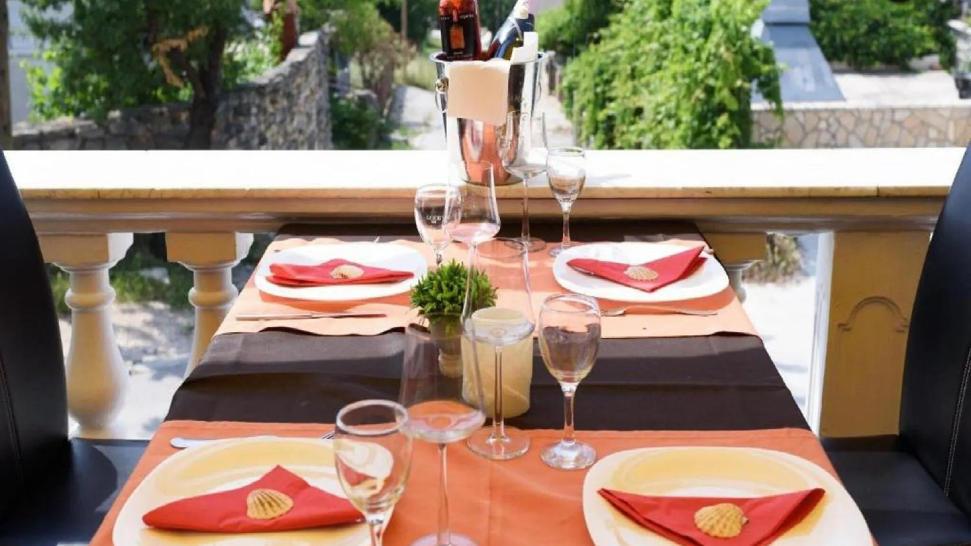 Apartments Smilje I Maslina - One Bedroom Apartment With Terrace 2 Gornji Karin